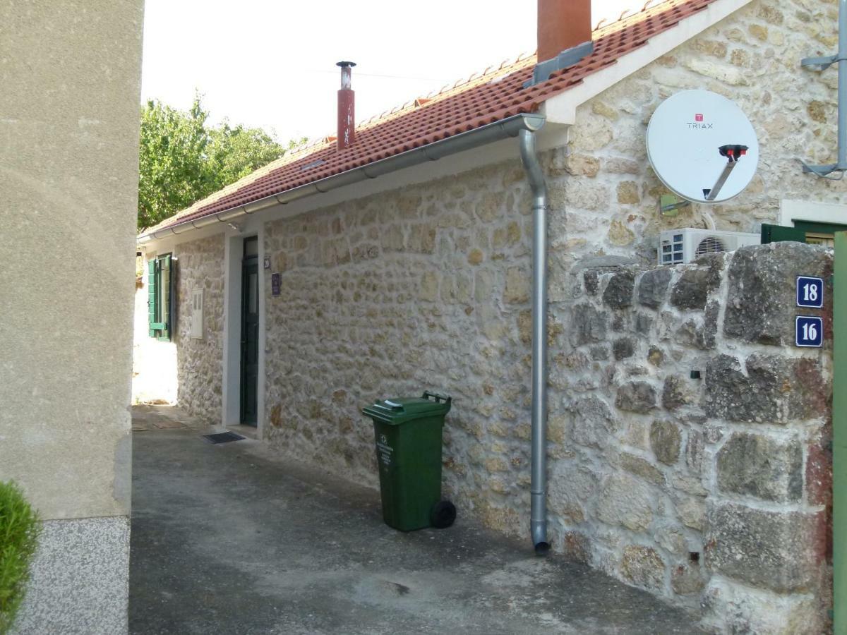 Вілла Dalmatian Stone House Angela Дрниш Екстер'єр фото